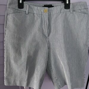 Talbots Navy and White Seersucker Striped Women Shorts size8p. The Perfect Short